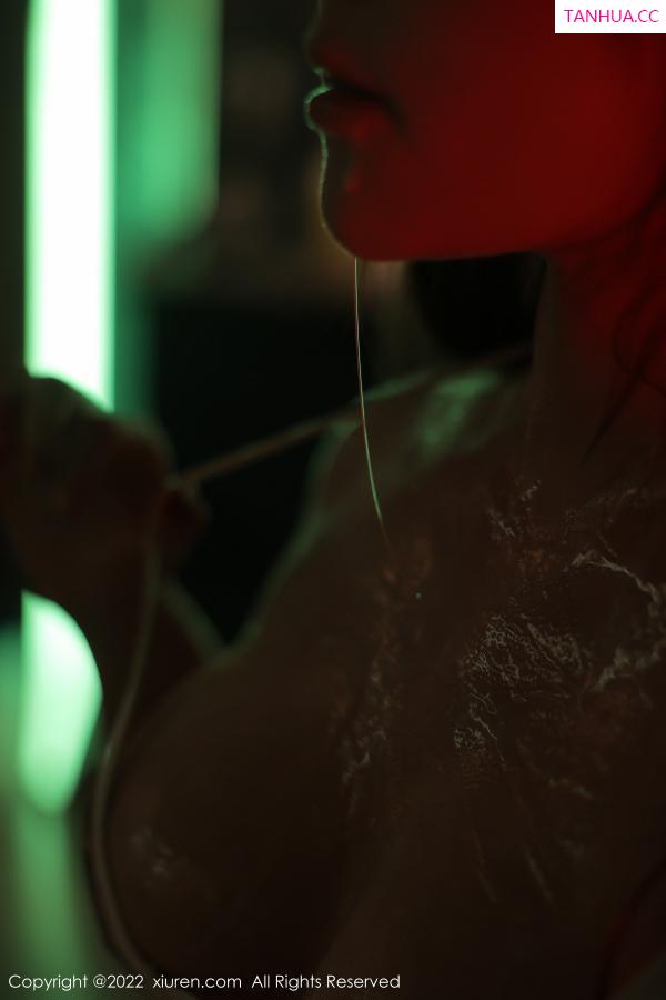 豆瓣酱  [XiuRen]高清写真图 2022.12.08 No.5972 豆瓣酱 美臀丰腴第70张图片